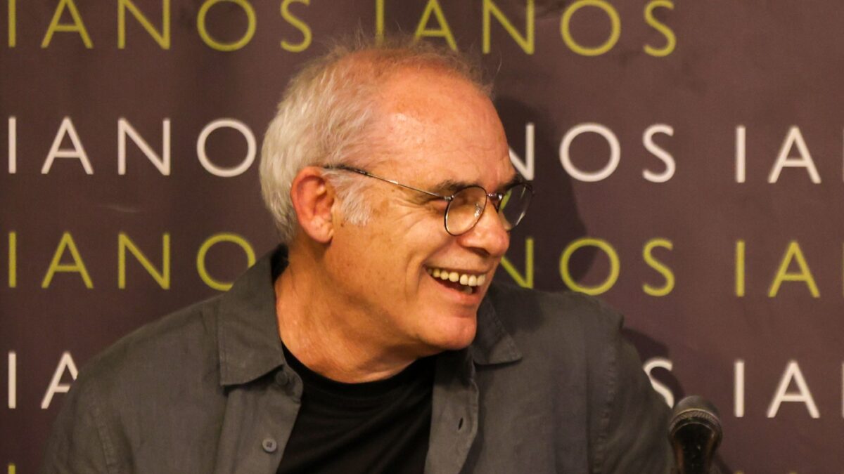 Ο Ντίνος Σπυρόπουλος