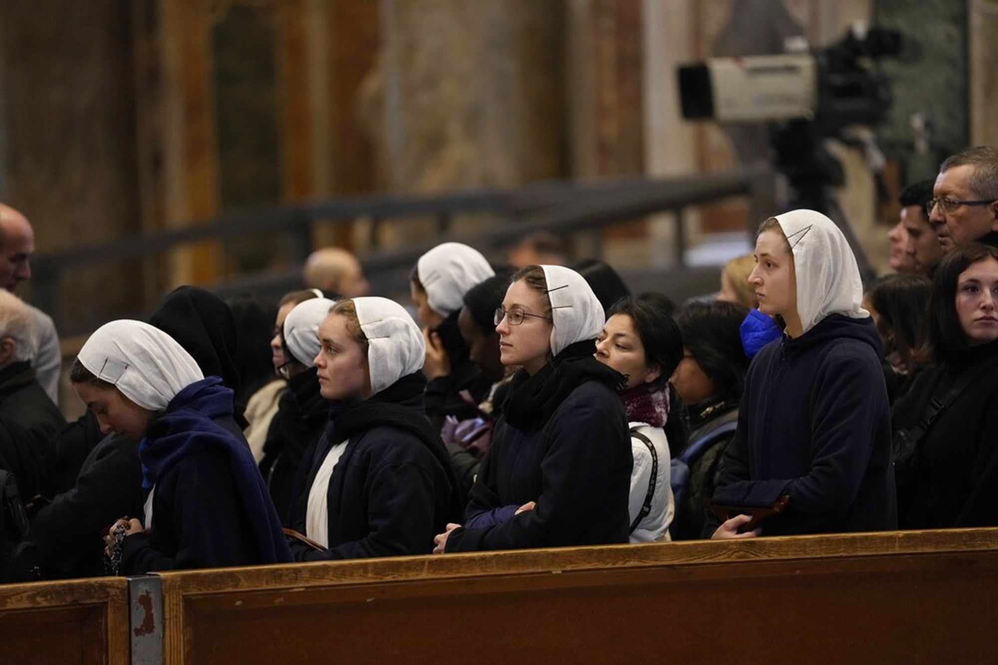 Vatican Obit Benedict XVI Μοναχές