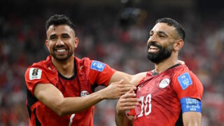 Ο Mahmoud Trezeguet πανηγυρίζει με τον Mohamed Salah τη νίκη της Αιγύπτου απέναντι στη Νέα Ζηλανδία