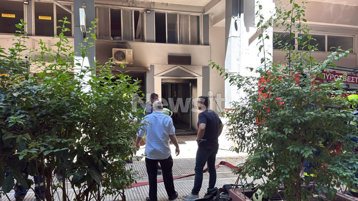 Φωτιά σε ξενοδοχείο στην Ομόνοια