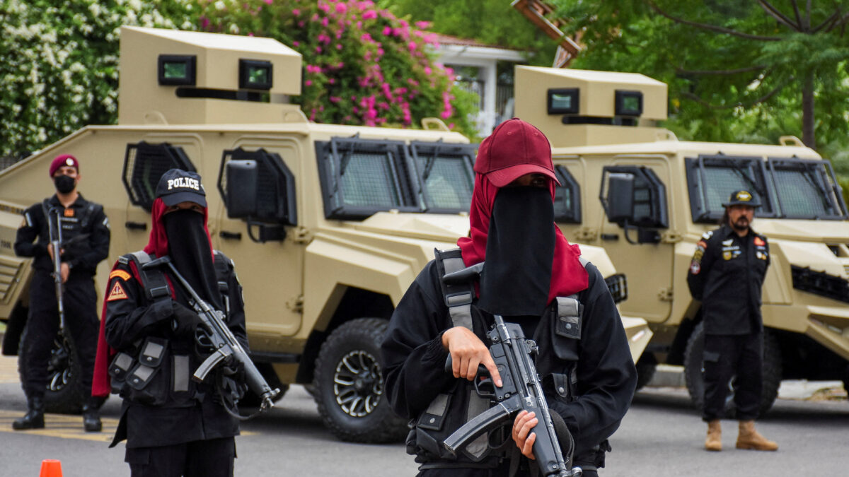 Police commandos stand guard as Pakistan presents its 2026–27 fiscal budget, outside the Parliament House in Islamabad, Pakistan June 12, 2026. REUTERS/Waseem Khan TPX IMAGES OF THE DAY