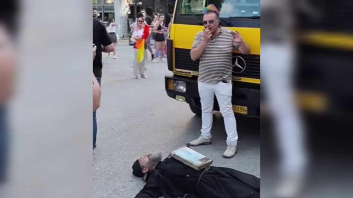 Απρόσμενο σκηνικό στο Pride της Θεσσαλονίκης: Ρασοφόρος ξάπλωσε μπροστά σε άρμα φωνάζοντας «μετανοείτε»