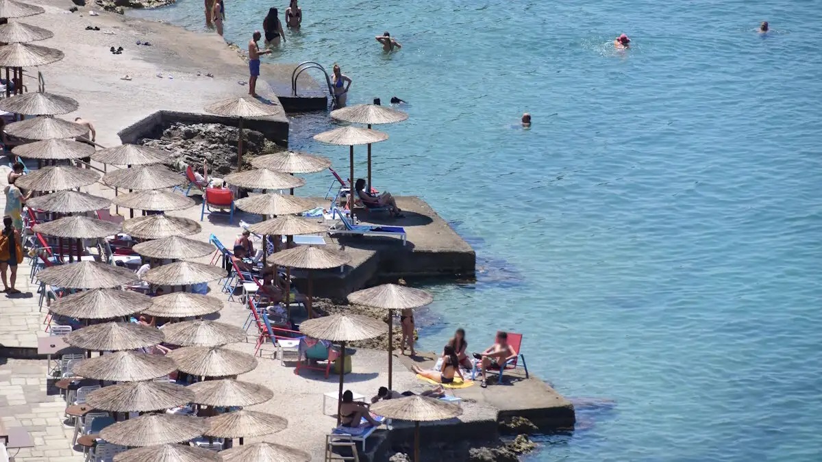 Η ΑΑΔΕ στοχεύει σε 4.000 ελέγχους το καλοκαίρι – Ποια νησιά και περιοχές με αυξημένα Airbnb «κυκλώνει»