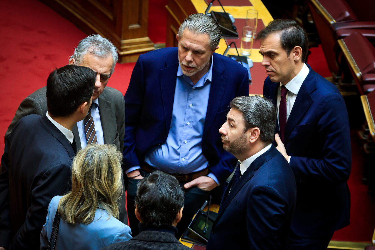 Ο Ανδρουλάκης παρουσιάζει την «ομάδα κρούσης» ενόψει εκλογών: Στην πρώτη γραμμή Γερουλάνος, Αποστολάκη, Μάντζος, Κατρίνης