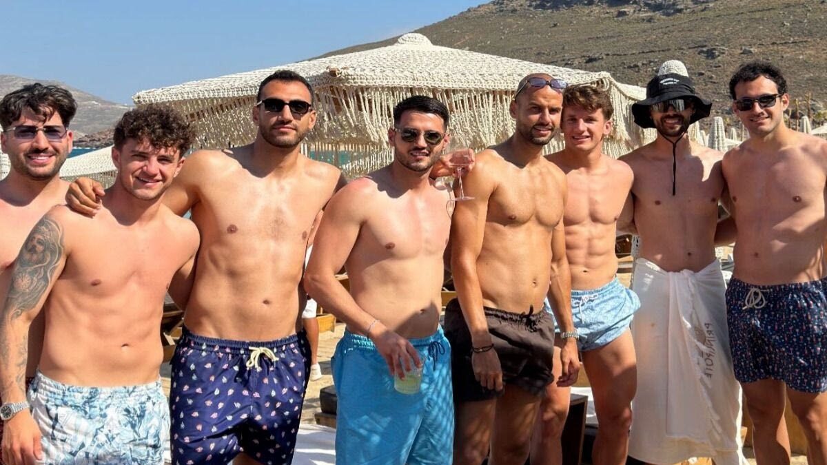 Tο bachelor party του Βασίλη Παυλίδη στη Μύκονο με Τζόλη, Ζαφείρη, Χατζηδιάκο και τον αδερφό του, Βαγγέλη