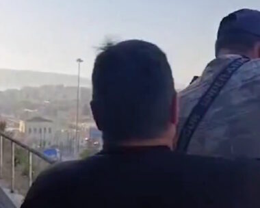 Η στιγμή που ο αστυνομικός σώζει τον άνδρα