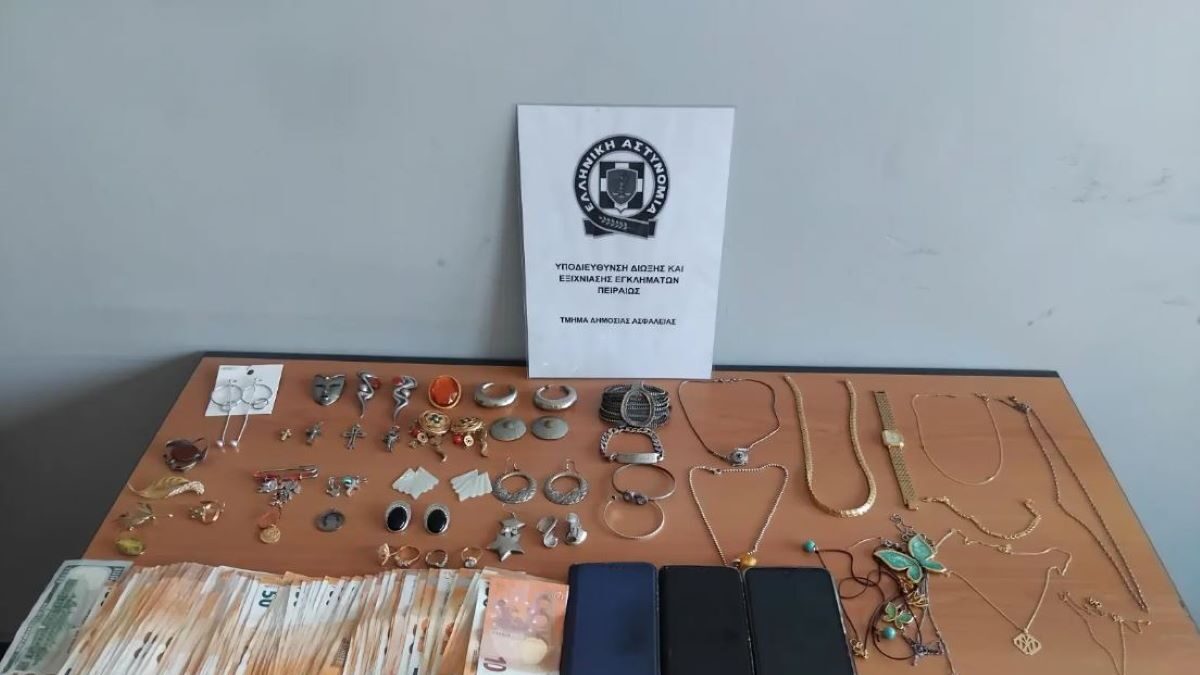 Σύλληψη 30χρονου στον Πειραιά για απάτες