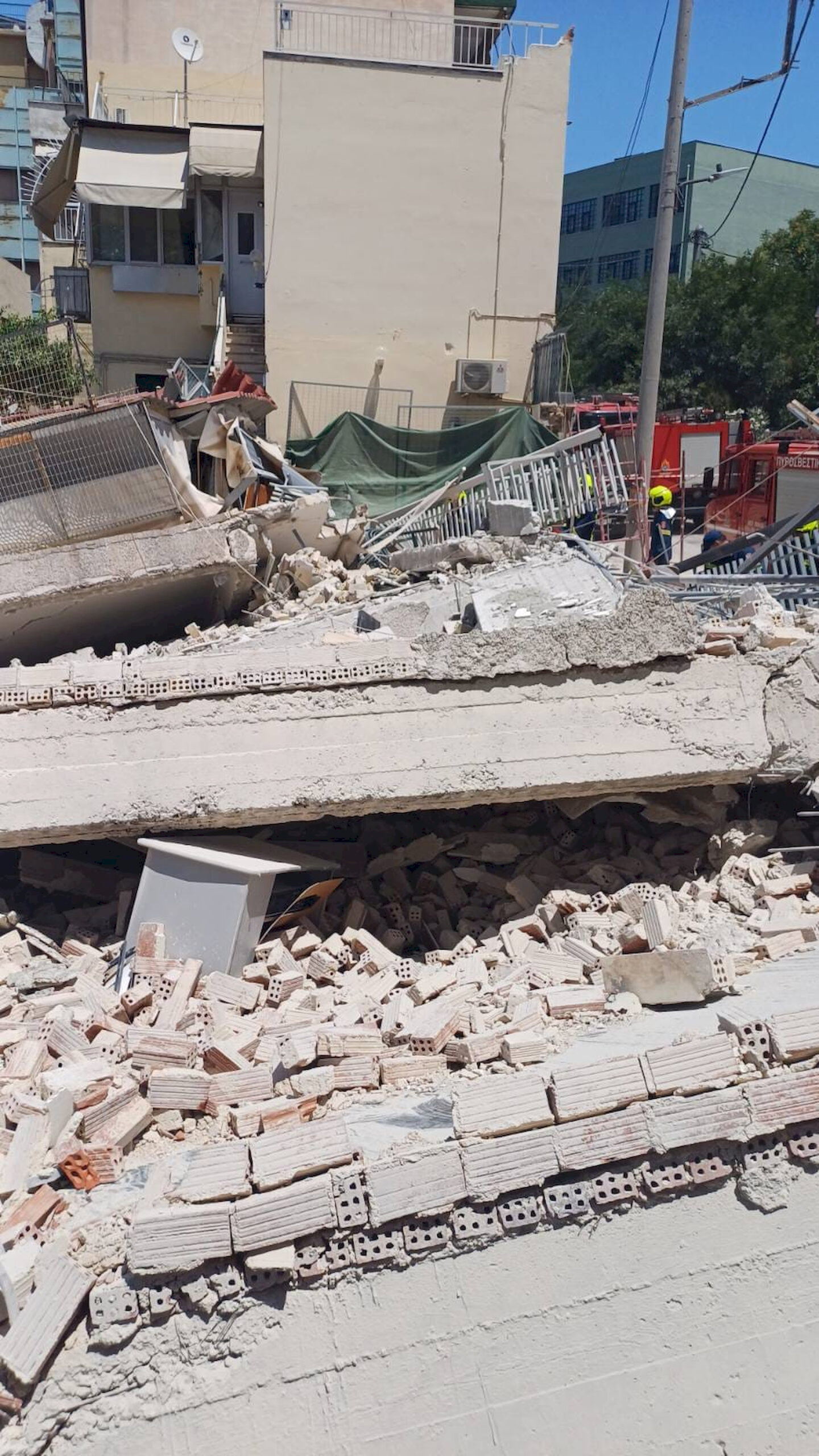 Κατάρρευση κτηρίου στα Πετράλωνα επί της οδού Αλκμήνης στην Αθήνα. Τρίτη 30 Ιουνίου 2026     (ΓΡ. ΤΥΠΟΥ ΠΥΡΟΣΒΕΣΤΙΚΟΥ ΣΩΜΑΤΟΣ