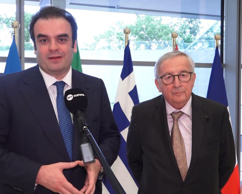 Κυριάκος Πιερρακάκη ς και Ζαν-Κλοντ Γιούνκερ στο δείπνο των Υπουργών Οικονομικών της Ευρωζώνης