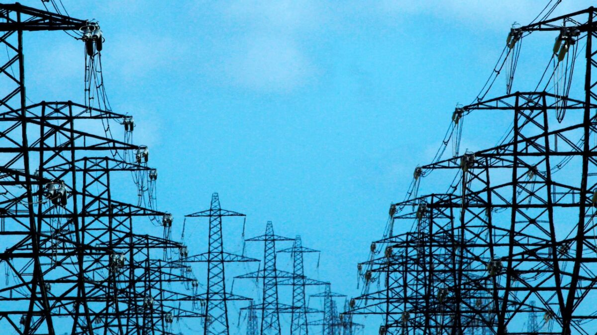 FILE PHOTO: Power lines and pylons stretch out from Dungeness nuclear power station in south east England August 24, 2010.