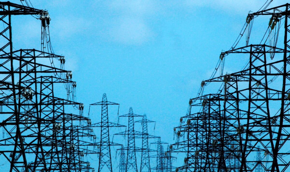FILE PHOTO: Power lines and pylons stretch out from Dungeness nuclear power station in south east England August 24, 2010.