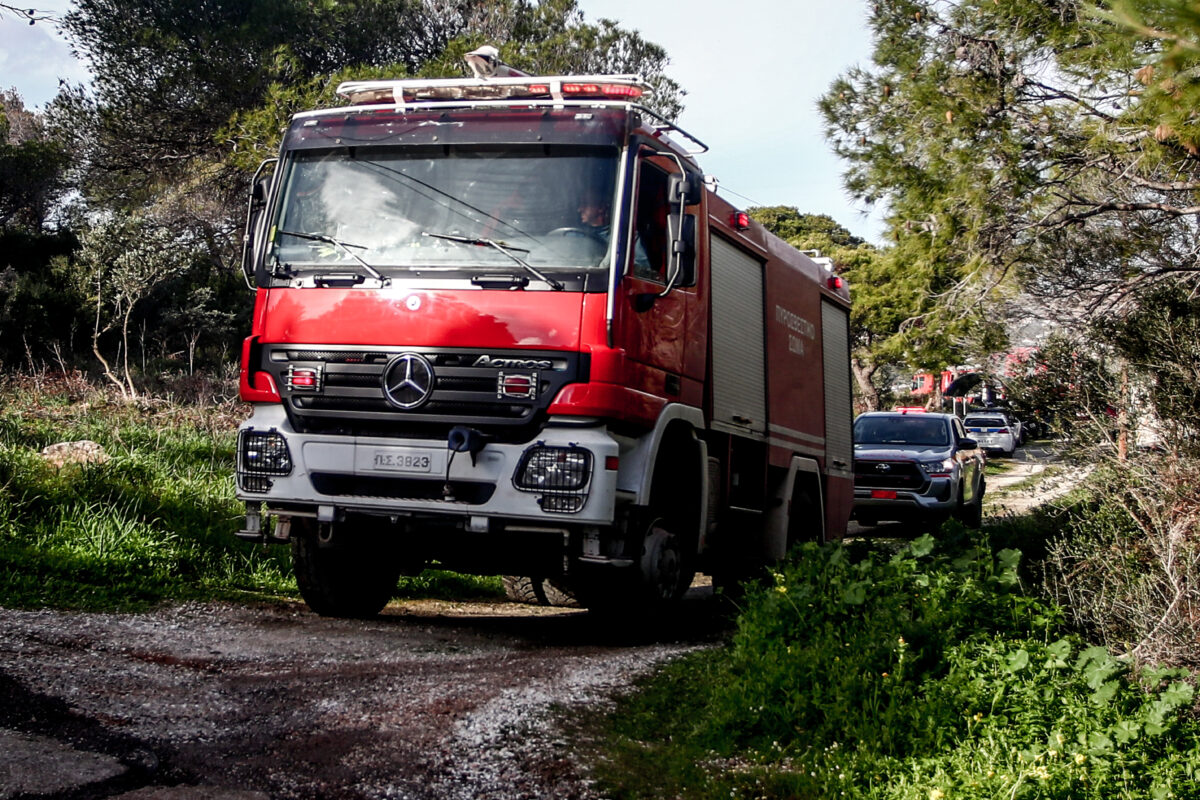 Άτομο εντοπίστηκε νεκρό σε πυρκαγιά σε μονοκατοικία στην διασταύρωση των οδών Αγίας Μαγδαληνής και Φιλικής Εταιρείας στη περιοχή της Ραφήνας. Σάββατο 3 Ιανουαρίου 2026 (ΘΑΝΑΣΗΣ ΔΗΜΟΠΟΥΛΟΣ / EUROKINISSI)