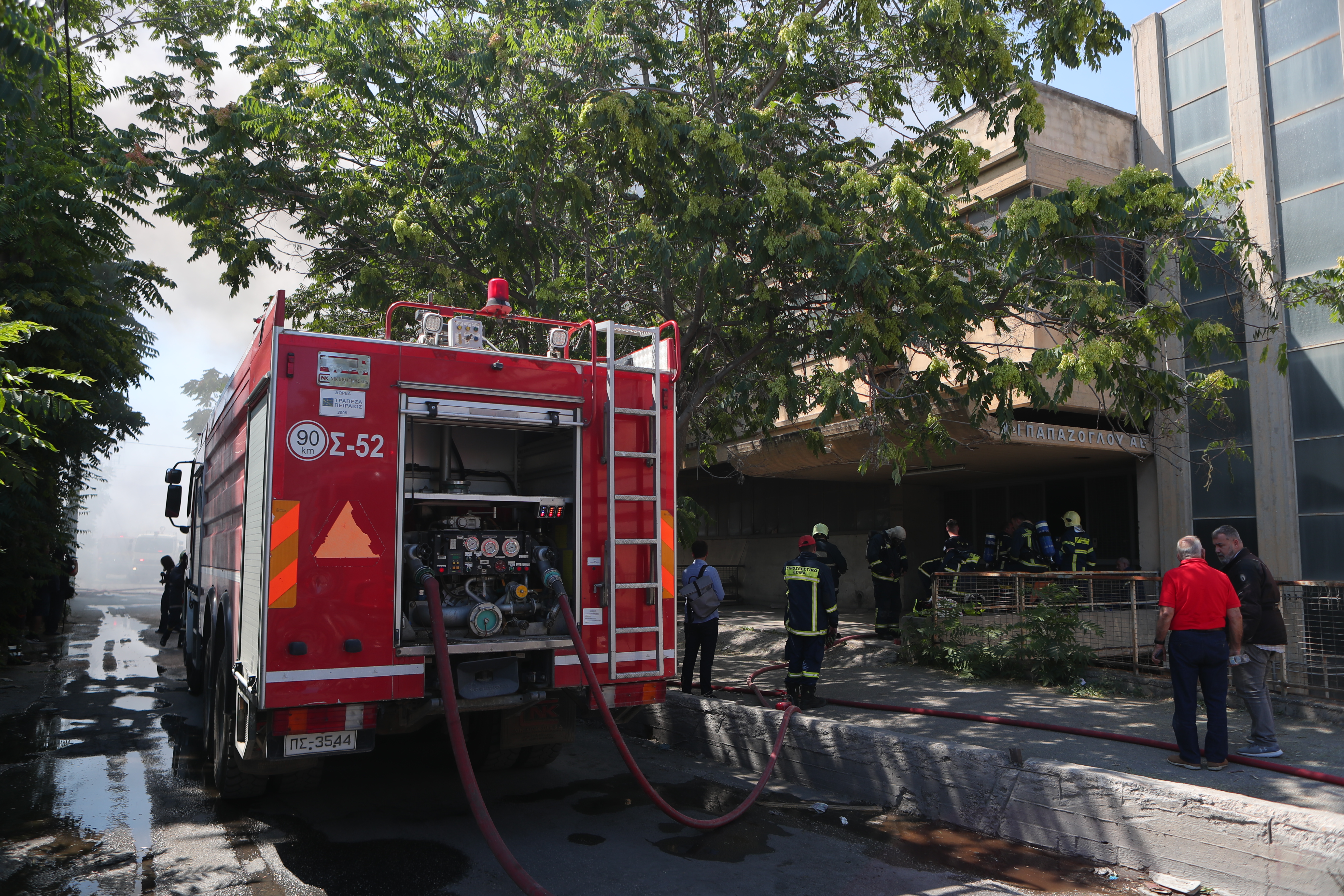 Υπό έλεγχο η φωτιά σε διαμέρισμα στην Πετρούπολη, κυκλοφοριακές ρυθμίσεις