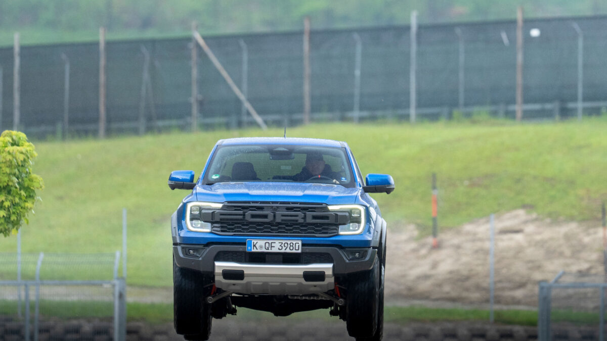 ranger-raptor-jump