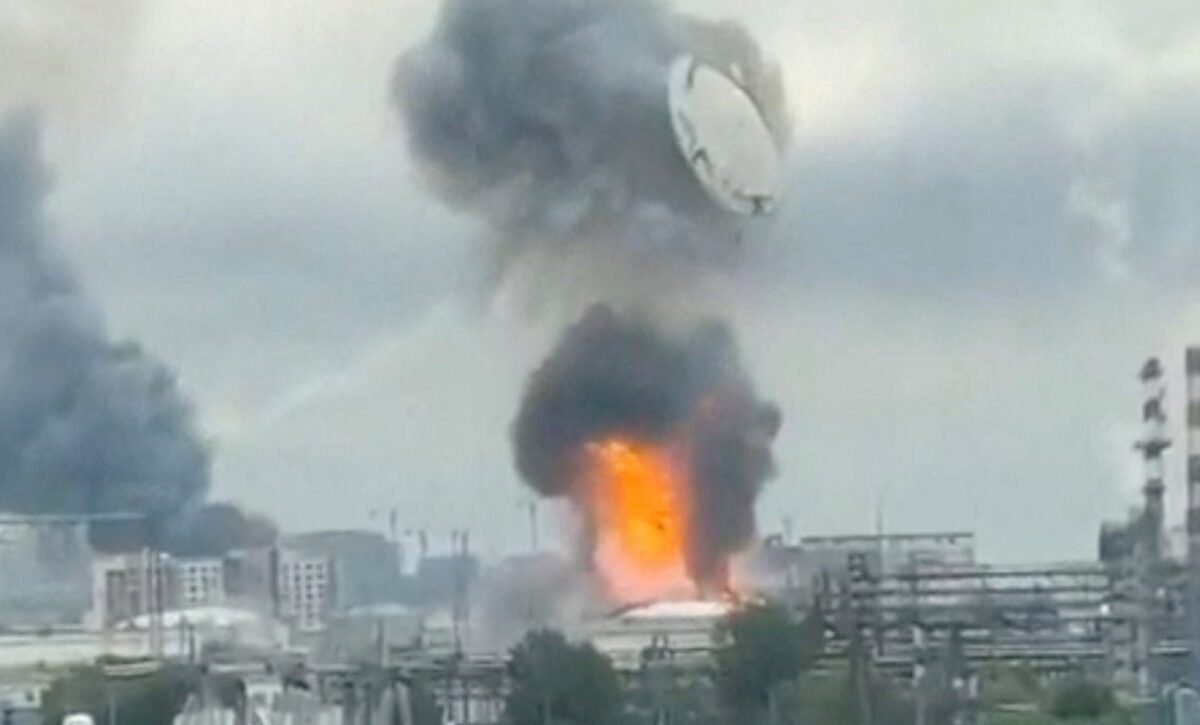 Τρομακτική έκρηξη στη Μόσχα μετά από χτύπημα σε διυλιστήριο