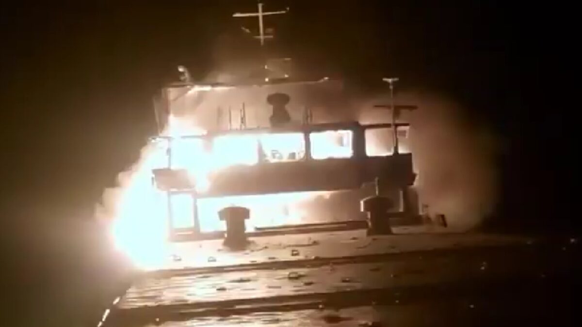 Μεγάλη φωτιά σε φορτηγό πλοίο στη Μαύρη Θάλασσα έπειτα από επίθεση ρωσικού drone