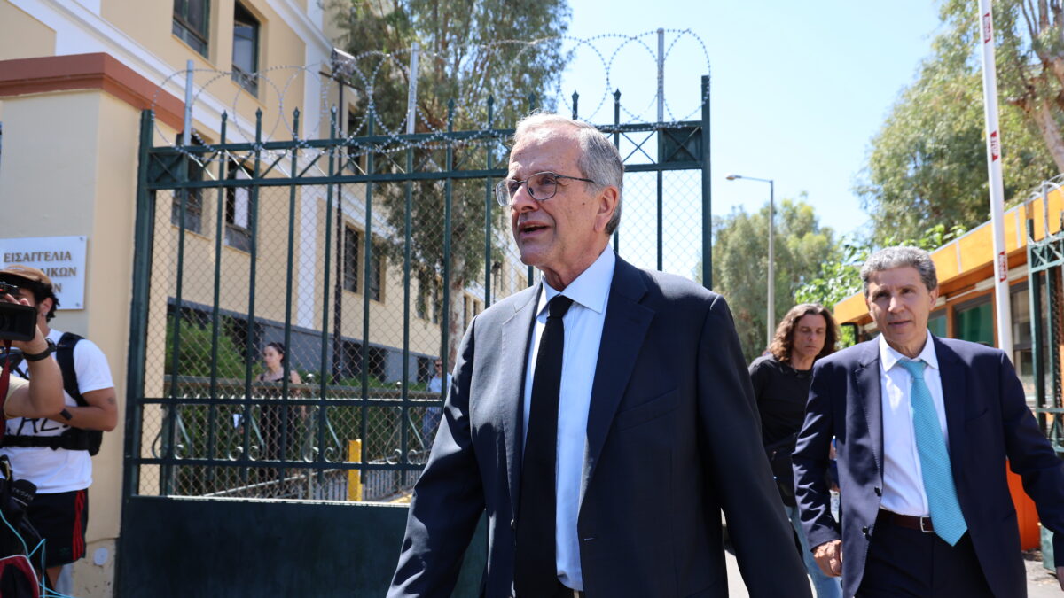 Ο Αντώνης Σαμαράς στη δίκη για τη δολοφονία Βαλυράκη