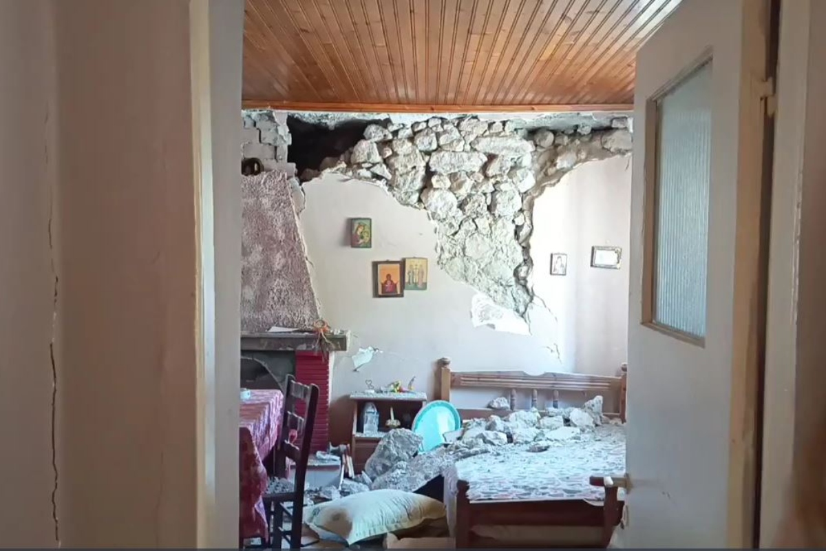 Μπαράζ σεισμών στην Εύβοια: Εικόνες και βίντεο από τις ζημιέ