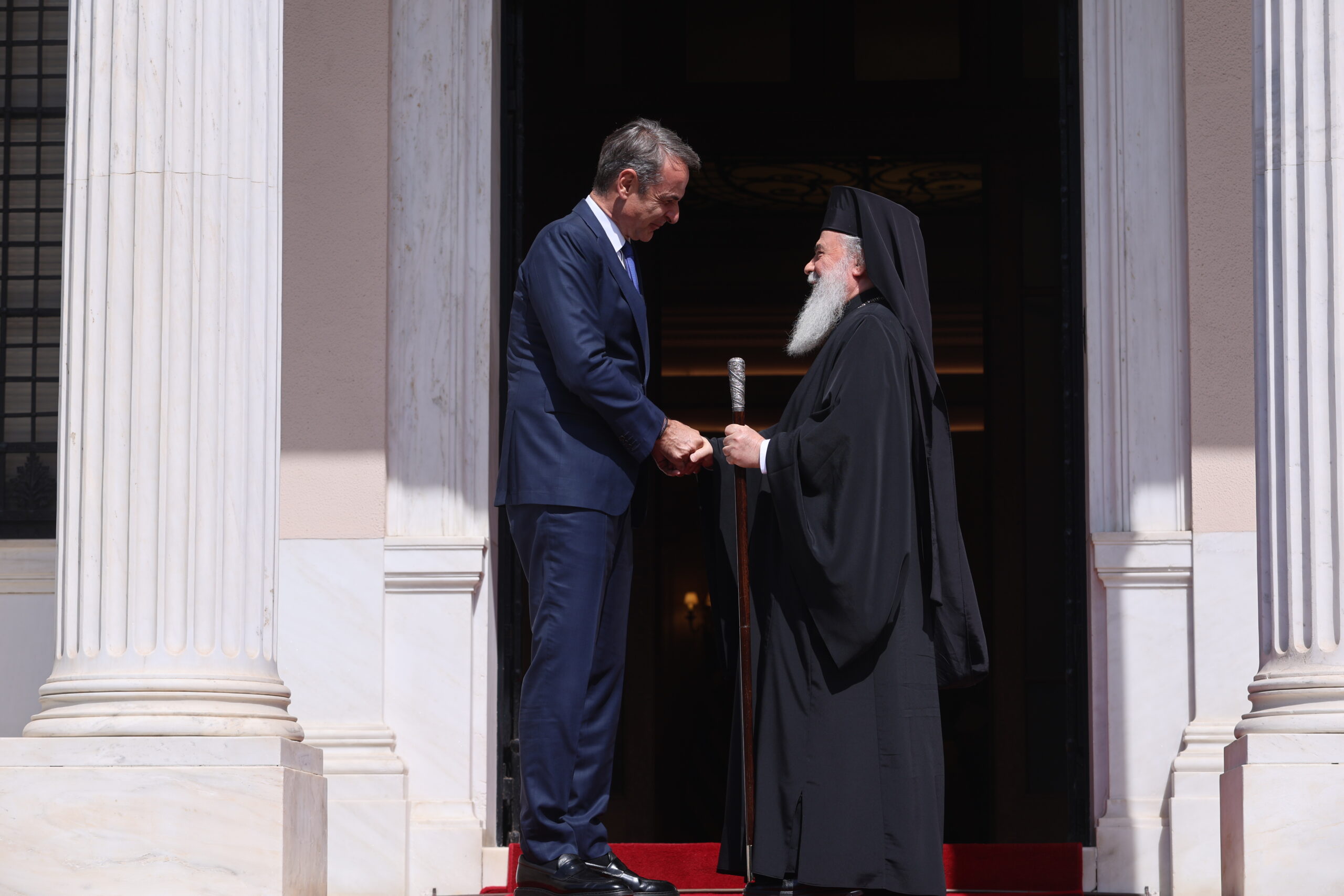 Συνάντηση του πρωθυπουργού Κυριάκου Μητσοτάκη με τον πατριάρχη της Αγίας Πόλεως Ιερουσαλήμ και πάσης Παλαιστίνης Θεόφιλο Γ΄