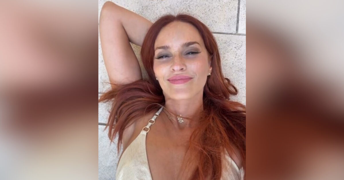 H Σίσσυ Χρηστίδου έκανε το πρώτο μπάνιο για φέτος – Το βίντεο με μπικίνι και φόντο μια πισίνα