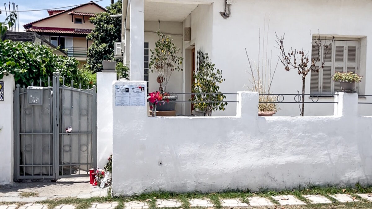 Το σπίτι στο Αίγιο, όπου βρέθηκαν νεκροί η 54χρονη κι ο 26χρονος γιος της