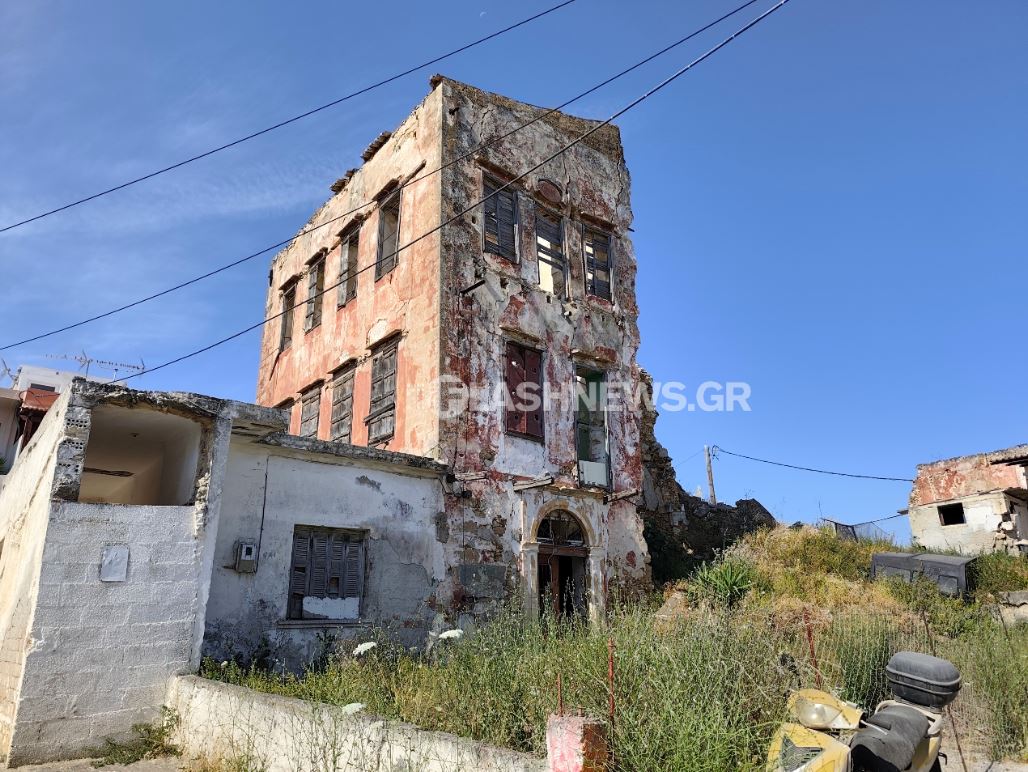 Καταρρέει στα Χανιά το «κόκκινο σπίτι» της μαντάμ Ορτάνς της θρυλικής ταινίας «Ζορμπάς»