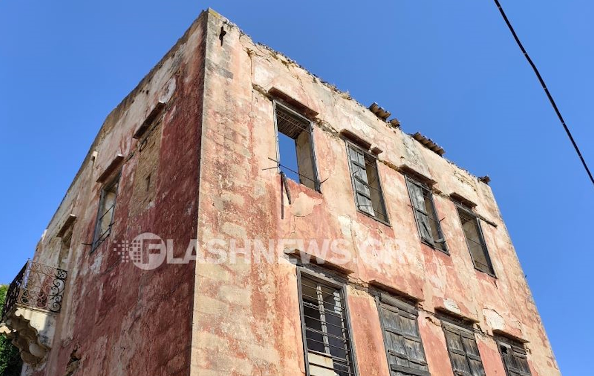 Καταρρέει στα Χανιά το «κόκκινο σπίτι» της μαντάμ Ορτάνς της θρυλικής ταινίας «Ζορμπάς»