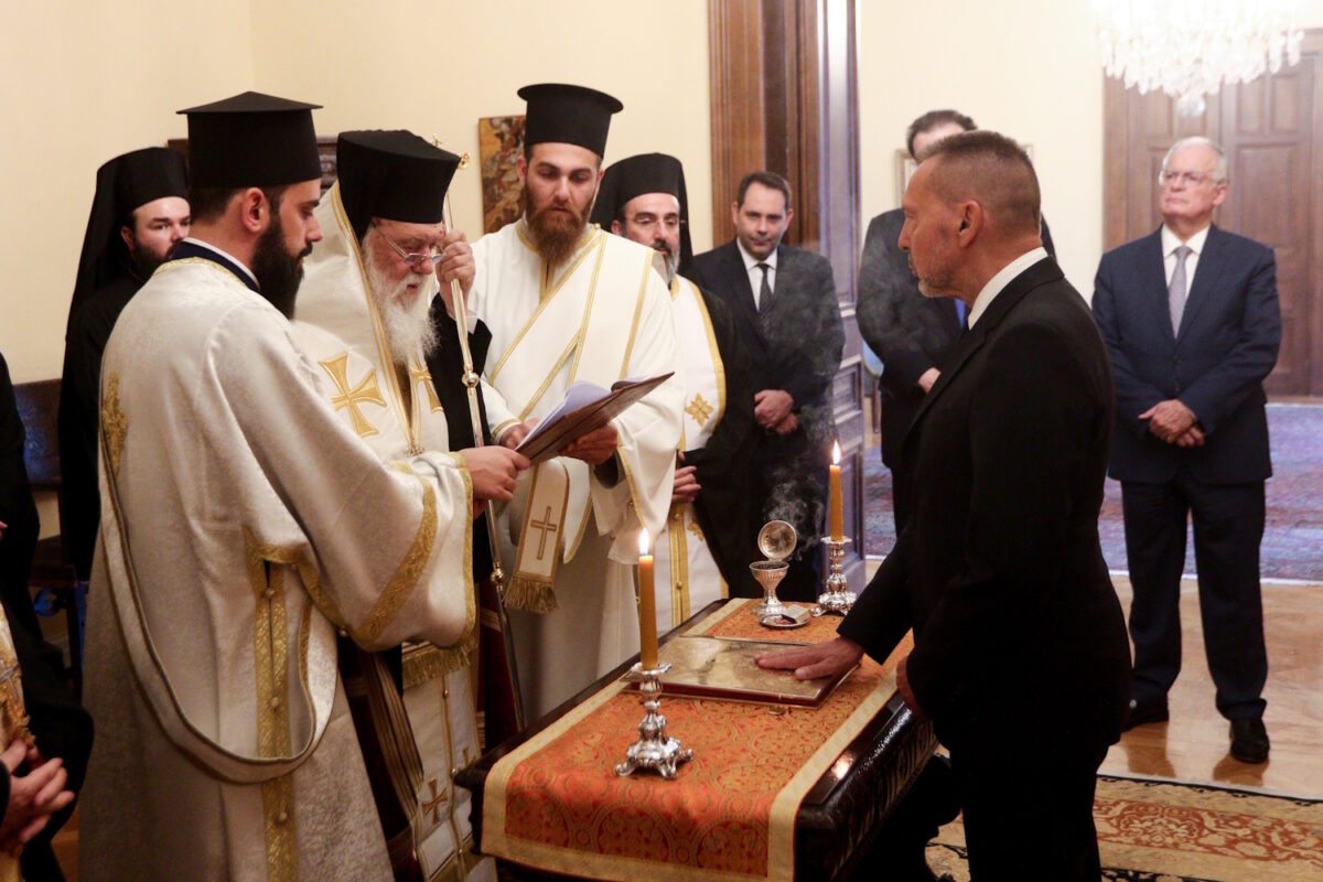 Γιάννης Στουρνάρας: Ορκίστηκε για τη νέα θητεία του ως Διοικητής της Τράπεζας της Ελλάδος | Επικαιρότητα στο PlusTV.gr