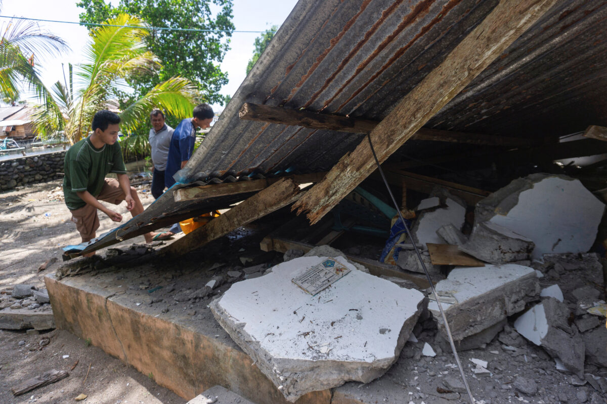 People collect their belongings from a damaged house following an earthquake off the southern Philippine island of Mindanao that was also felt in North Tabukan, Sangihe Islands regency, North Sulawesi province, Indonesia, June 8, 2026. REUTERS/Stenly Pontolawokang