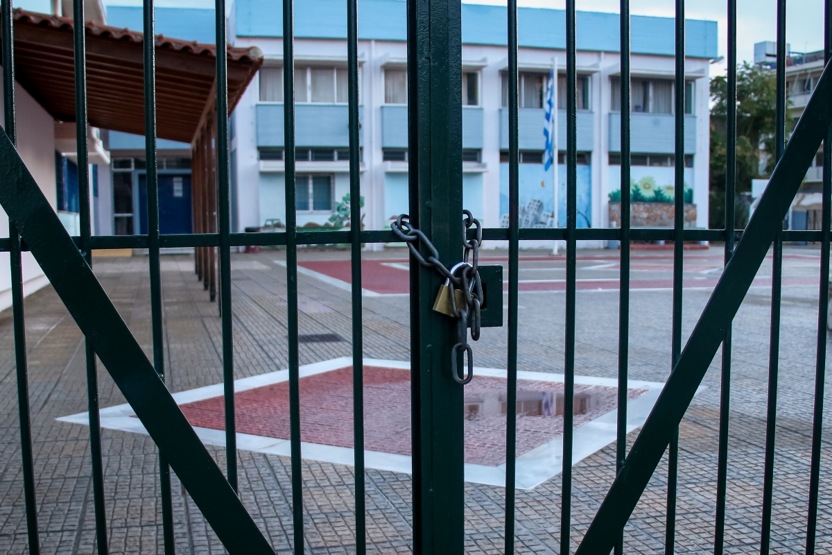 Νέα σχολική χρονιά με κλείσιμο σχολείων λόγω δημογραφικού: Συγχωνεύονται 70 νηπιαγωγεία και 12 δημοτικά