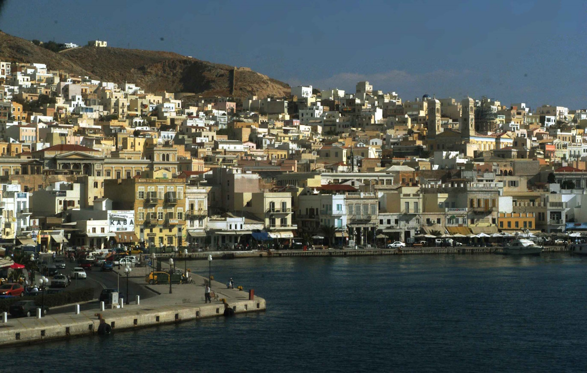 Σύρος: Στη φυλακή γνωστός τραγουδιστής για αποπλάνηση ανήλικης – Η πρώτη αντίδραση της οικογένειας της 14χρονης