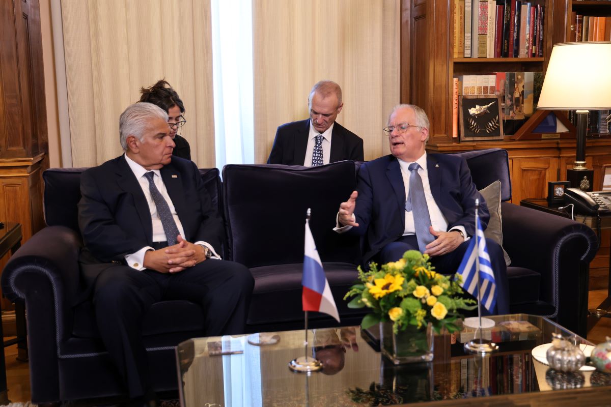 O ΠτΔ με τον πρόεδρο του Παναμά