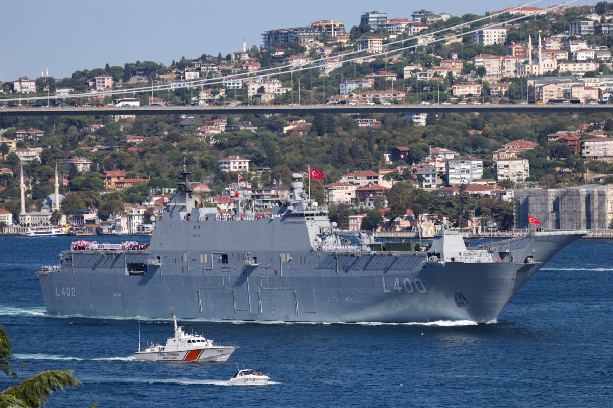 Το τουρκικό αμφίβιο ελικοπτεροφόρο TCG Anadolu