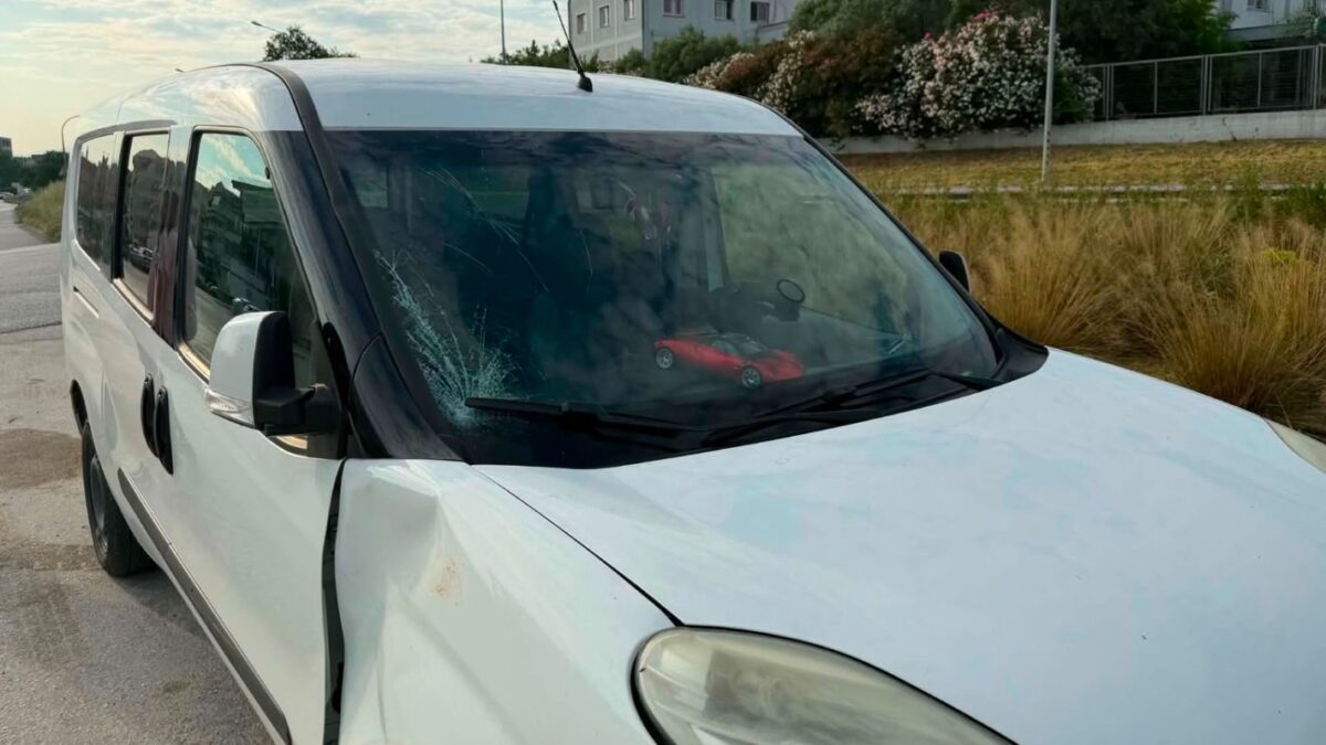 Το αυτοκίνητο που τραυμάτισε την 15χρονη στο 21ο χλμ. Θεσσαλονίκης - Μηχανιώνας