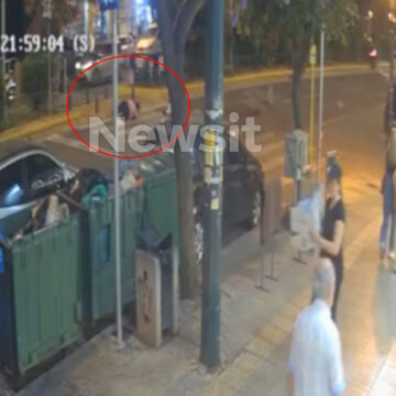 Καλλιθέα: Βίντεο ντοκουμέντα από το τροχαίο με τον νεκρό οδηγό μηχανής – Η στιγμή που παρασέρνει την 71χρονη στη διάβαση
