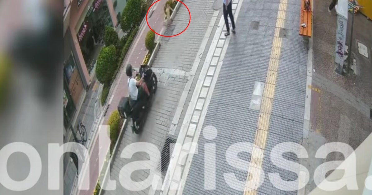 Λάρισα: Μηχανάκι παρέσυρε και χτύπησε παιδί – Δείτε τη στιγμή του τροχαίου