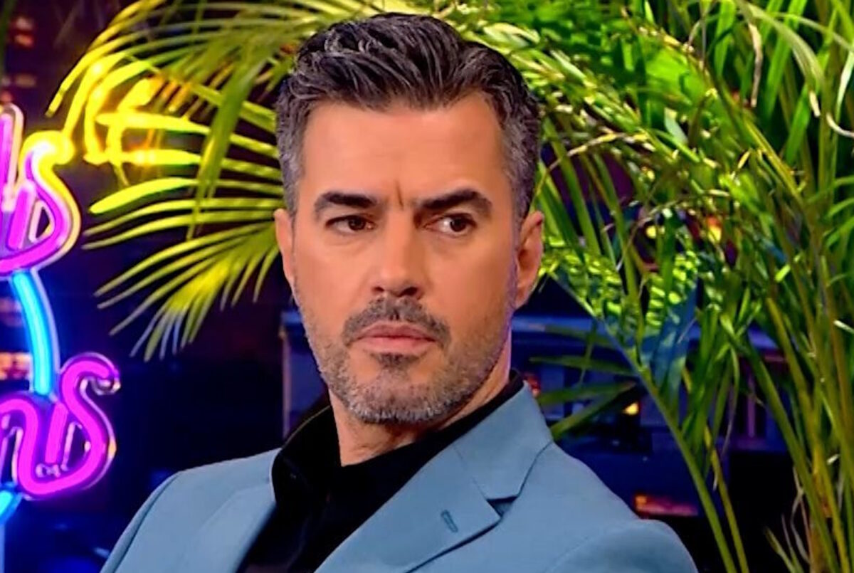 Ο Γιάννης Τσιμιτσέλης κατά τη διάρκεια της συνέντευξης