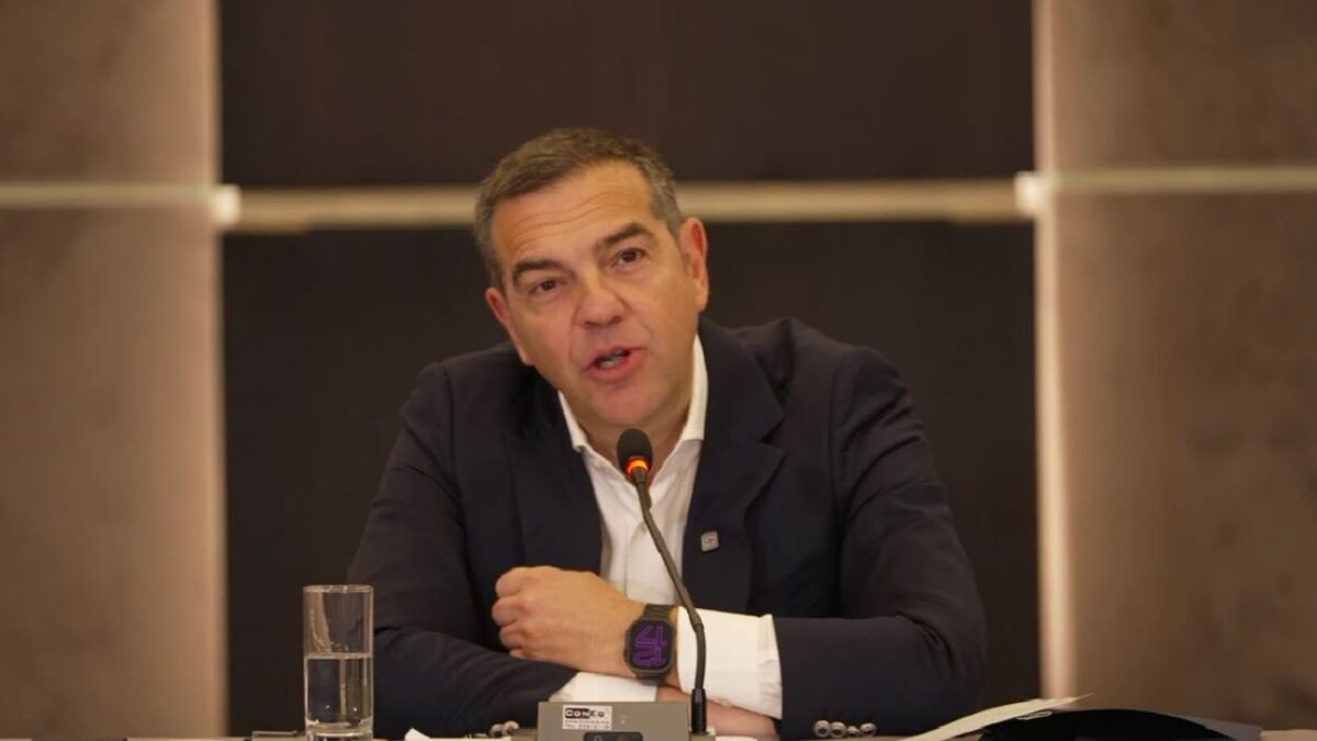 Αλέξης Τσίπρας στους τομεάρχες της ΕΛΑΣ: Οφείλουμε να μην πατάμε τις πεπονόφλουδες που μας στήνουν