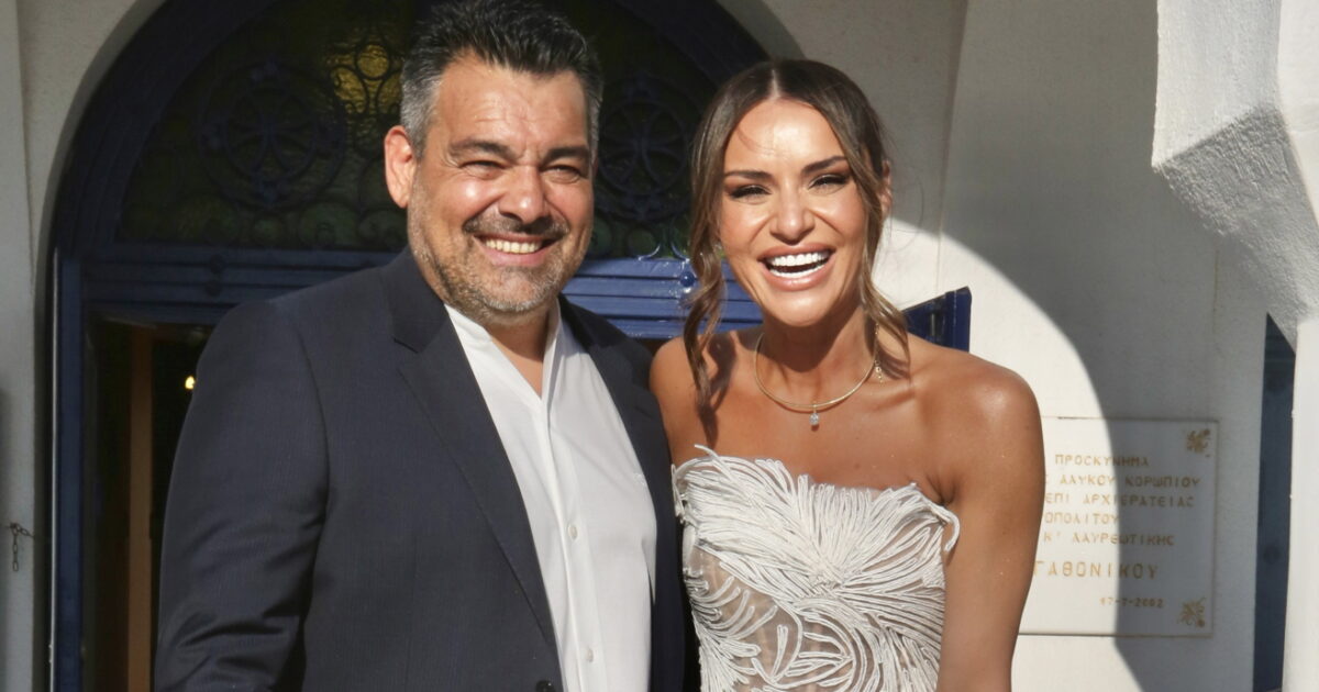 Η Ελένη Τσολάκη και ο Παύλος Πετρουλάκης βάφτισαν την κόρη τους – Το φωτογραφικό άλμπουμ και οι καλεσμένοι