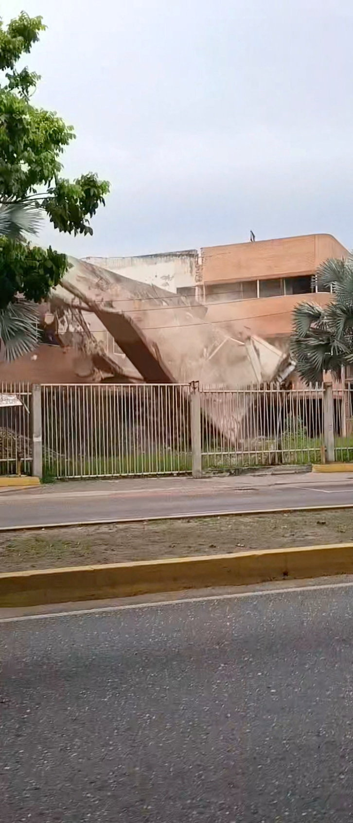 Aftermath of earthquakes, in Naguanagua A building collapses, in the aftermath of earthquakes, in Naguanagua, Carabobo, Venezuela, June 24, 2026, in this screengrab taken from a social media video. SOCIAL MEDIA/via REUTERS THIS IMAGE HAS BEEN SUPPLIED BY A THIRD PARTY. MANDATORY CREDIT. NO RESALES. NO ARCHIVES. VERIFICATION: - Reuters confirmed the location by the building, road layout, trees and bus stop which matched satellite imagery. - Coordinates: 10.271426105229008, -68.01747420141221 - The date when the video was filmed was verified by official confirmation from Venezuelan authorities and USGS that two powerful earthquakes struck Venezuela on June 24, killing at least 32 people and injuring 700. - No older versions found posted online before June 24.