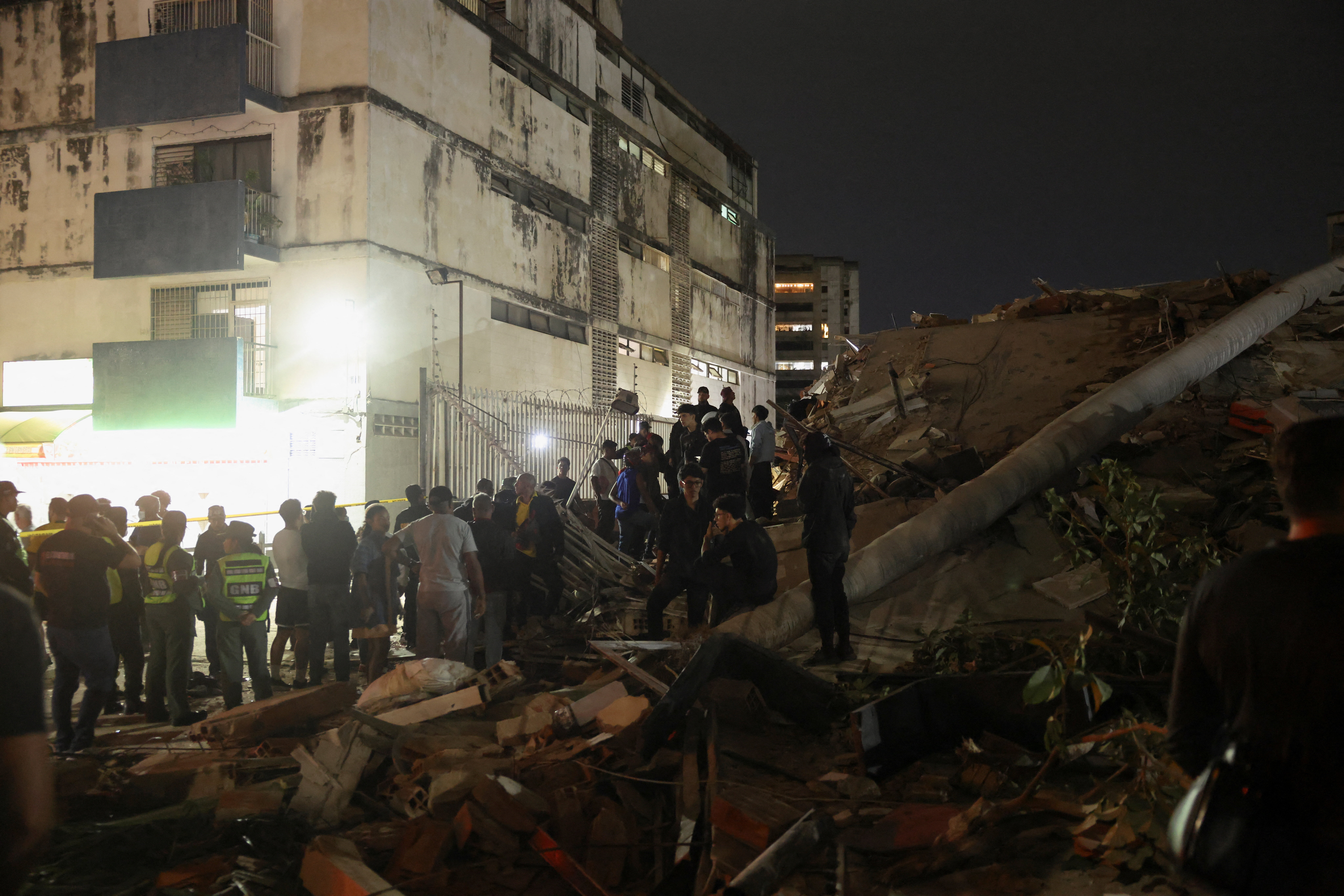 Aftermath of an earthquake in Caracas People gather at the site of a collapsed building after an earthquake in Caracas, Venezuela, June 24, 2026. REUTERS/Leonardo Fernandez Viloria