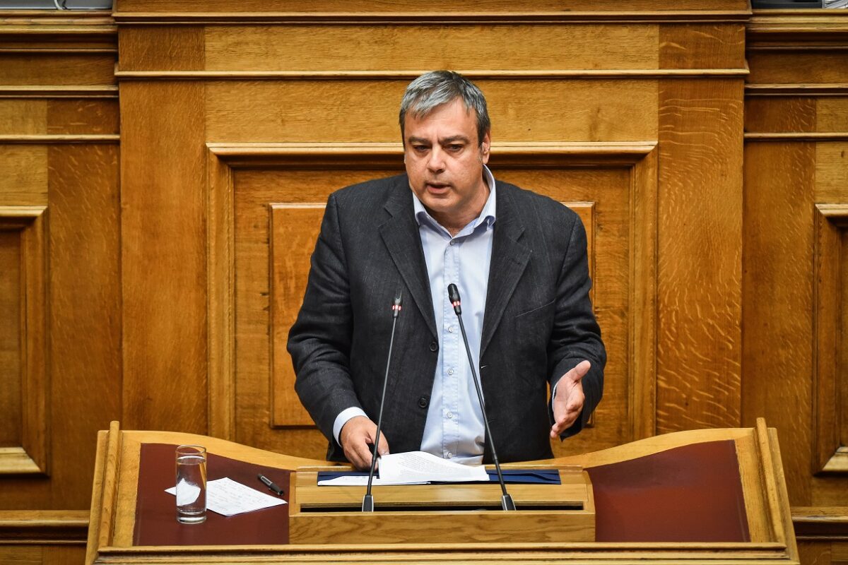 Βερναρδάκης κατά Τσίπρα: Η ΕΛΑΣ παραπέμπει σε συνέδριο προοδευτικών επαγγελματικών ελίτ παρά σε κοινωνική συμμαχία