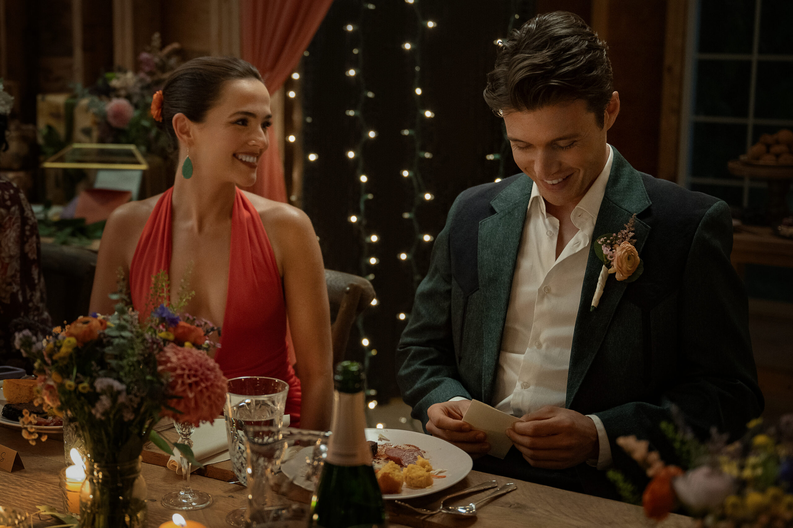 Voicemails for Isabelle. (L-R) Zoey Deutch as Jill and Nick Robinson as Wes in Voicemails for Isabelle. Cr. Diyah Pera