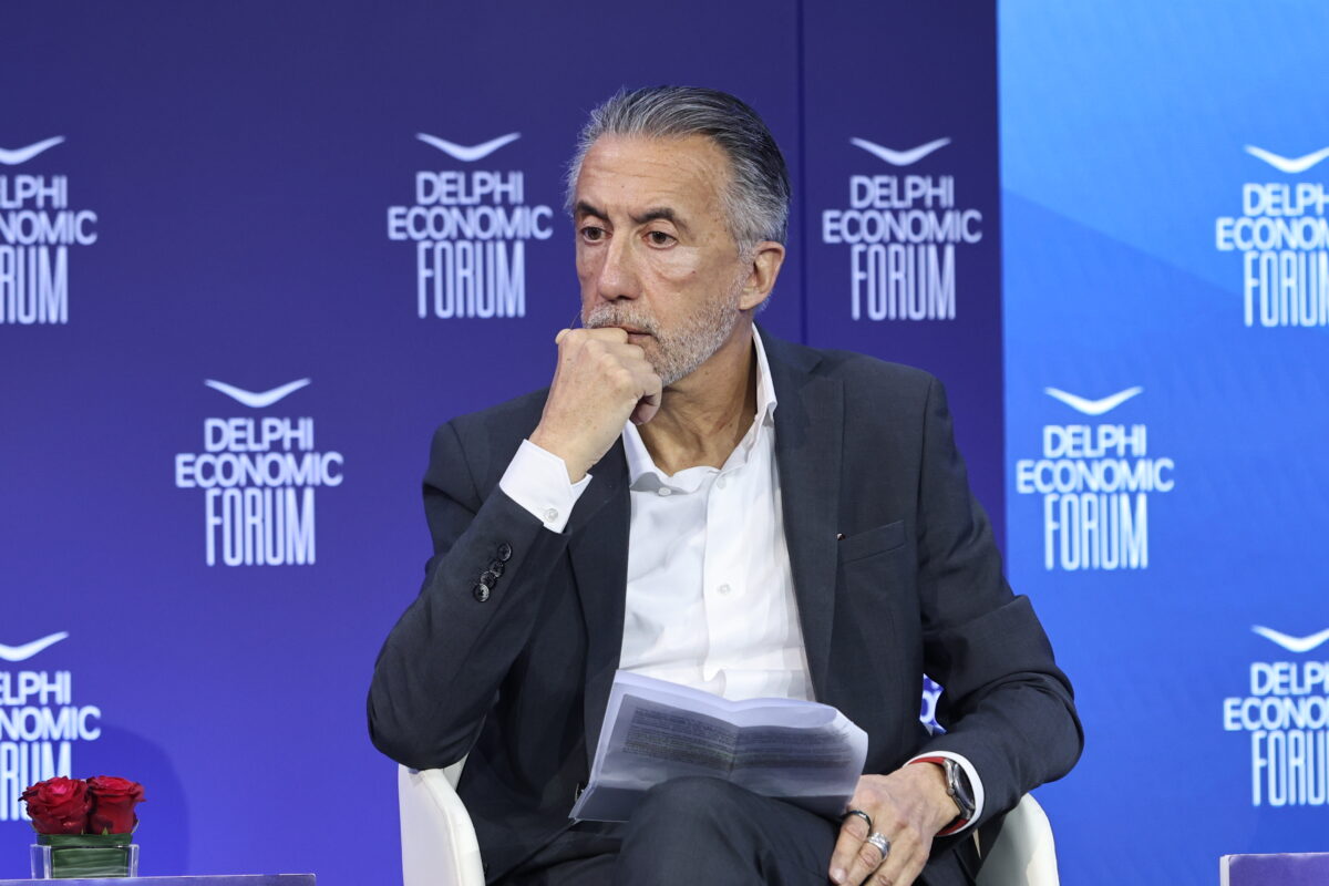 Δεύτερη ημέρα εργασιών του 11ου Οικονομικού Φόρουμ των Δελφών, Παρασκευή 24 Απριλίου 2026. Η φετινή διοργάνωση με κεντρικό τίτλο "The Shock of the New" (Το Σοκ του Νέου), έφερε στο επίκεντρο τη νέα πραγματικότητα που διαμορφώνουν οι ραγδαίες εξελίξεις των τελευταίων ετών, από τις πολεμικές συγκρούσεις σε Ιράν και Ουκρανία και τις νέες γεωπολιτικές ισορροπίες που διαμορφώνονται, έως τις ενεργειακές προκλήσεις και τις ριζικές αλλαγές που επιφέρει στην οικονομία, στις επιχειρήσεις και στην κοινωνία η επέλαση της Τεχνητής Νοημοσύνης.