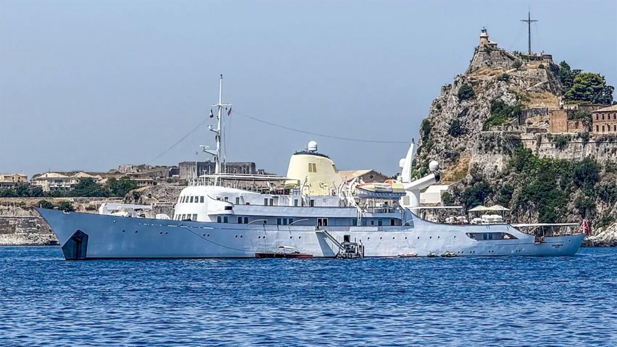 Η θαλαμηγός Christina O που ανήκε κάποτε στον Αριστοτέλη Ωνάση