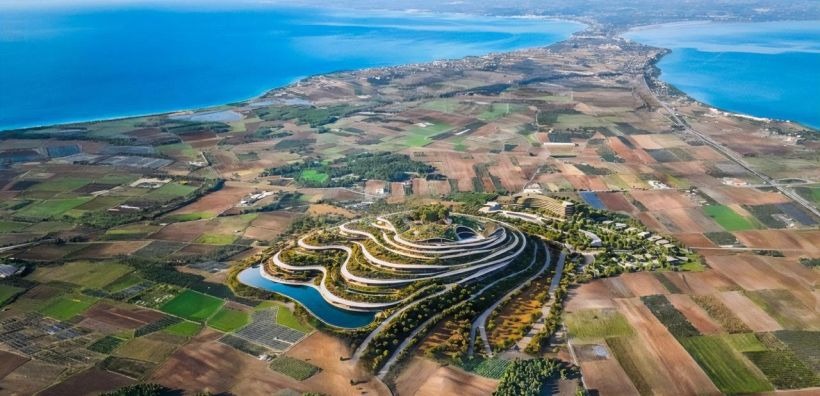 AKTOR – ONYX: Μνημόνιο συνεργασίας για τουριστική επένδυση στη Σάνη Χαλκιδικής