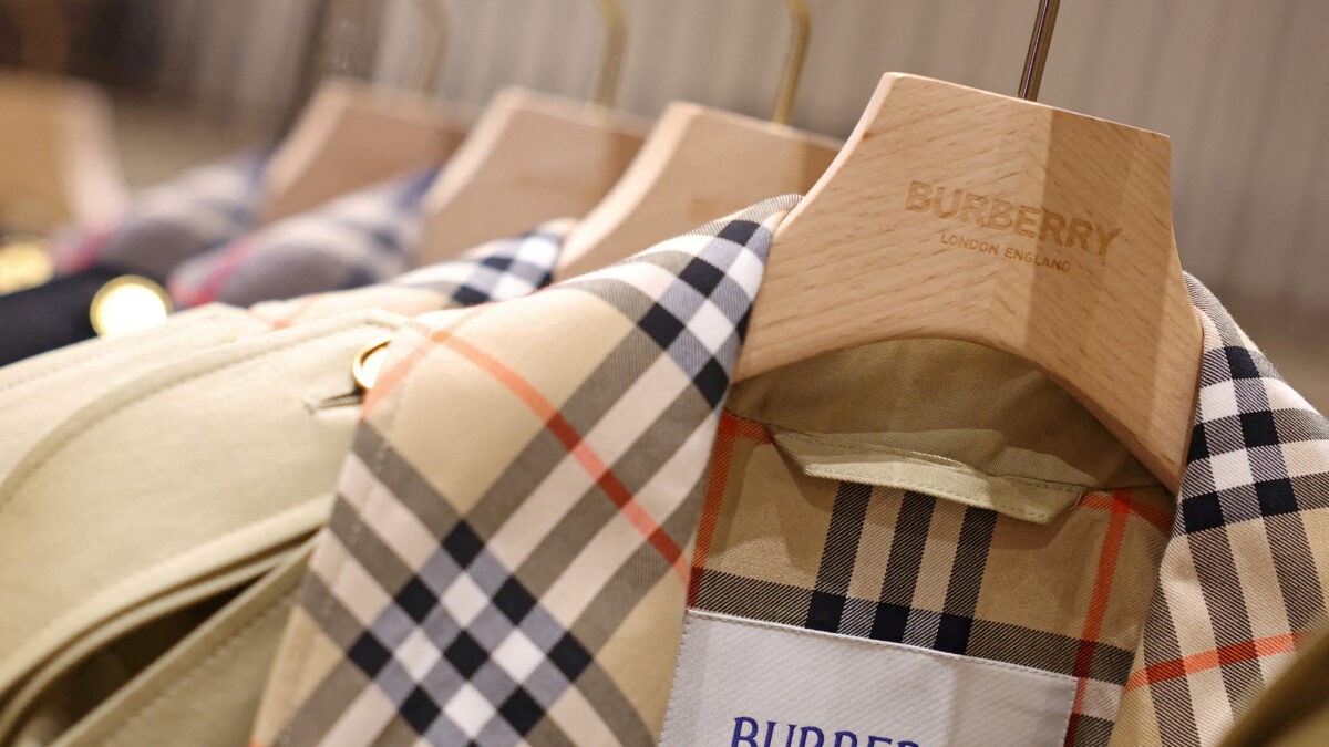 FILE PHOTO: FILE PHOTO: A Burberry trench coat with the Burberry label is displayed at the Burberry flagship store in Regent Street, London, Britain, September 8, 2025.