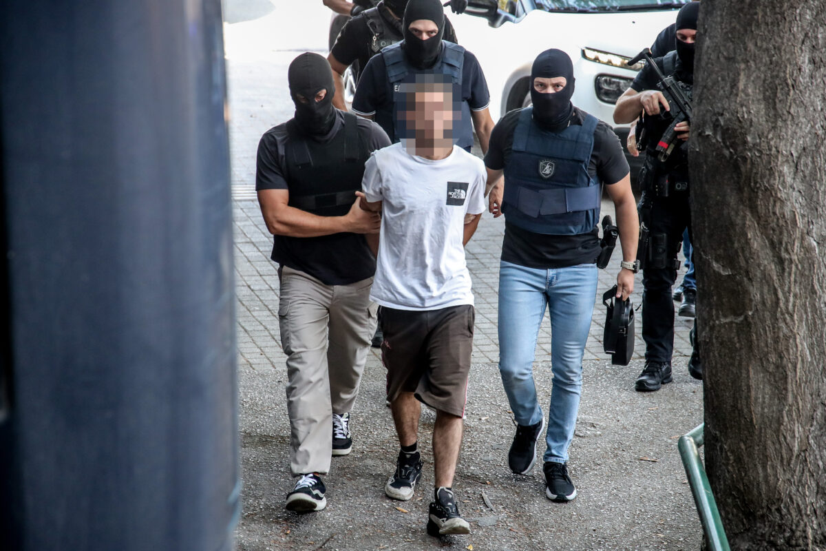 Στα δικαστήρια οδηγείται σήμερα ο 27χρονος (τέταρτος) συλληφθής για την εμπρηστική επίθεση στο σπίτι της οικογένειας Νέστορα στην Θεσσαλονίκη. Δευτέρα 20 Ιουλίου 2026