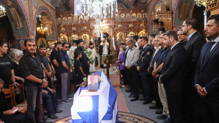 Η κηδεία του 58χρονου πυροσβέστη