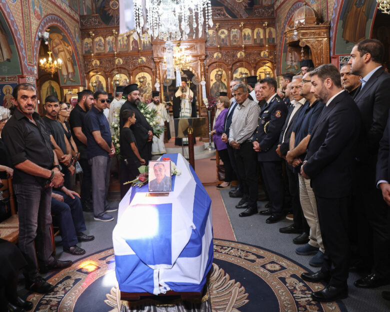 Η κηδεία του 58χρονου πυροσβέστη
